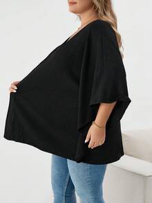 SHEIN CURVE+ بلوزة نسائية سوداء بأكمام خفيفة قصيرة مقاس كبير، مناسبة لمناسبات هالوين والخريف والشتاء - الأسود - مشاهدة 5