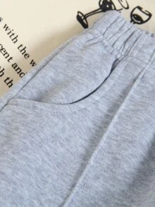 Genkimix Kids 2 件装年轻男孩休闲贴布装饰宽松裤，带有特殊英文含义贴布，轻盈柔软的面料，适合上学、休闲外出、聚会、公园、度假