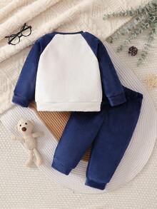 SHEIN 幼儿男童可爱熊图案长袖上衣和裤子套装，蓝白撞色，适合日常穿着，室内外均可，秋冬季 - 藍白色 - 查看 2