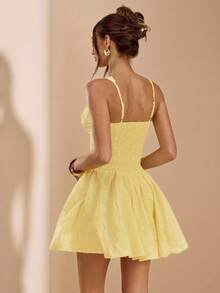 SHEIN BAE Vestido dulce de verano con cuello en V, manga de encaje floral, unicolor, plisado en el pecho y ribete de encaje en color amarillo crema, de las Hermanas Garcia