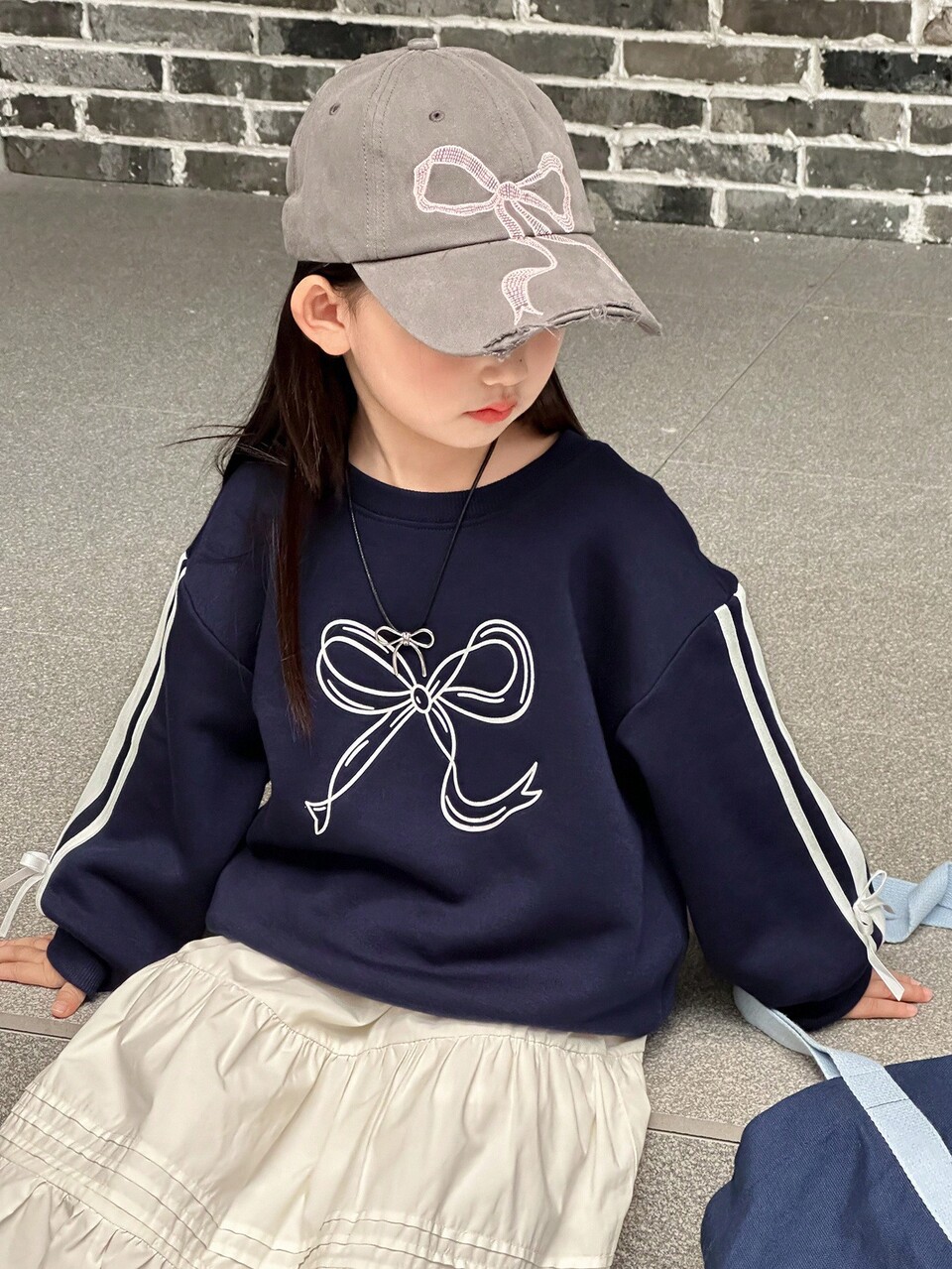 Young Girls Round Neck Side Striped Bow Decor Casual Long Sleeve Sweatshirt