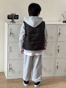 SHEIN Conjunto de 3 piezas para niños/preadolescentes: Abrigo sin mangas con parche de letra en cuello alto, Sudadera holgada con capucha de manga larga de unicolor, Pantalones con cordón de unicolor. Adecuado para ir y venir, escuela, uso diario casual, viajes, deportes, primavera/verano/otoño/invierno