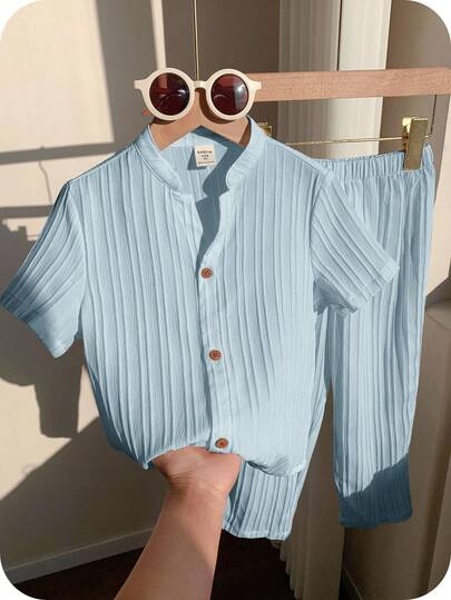 SHEIN 2 st/set babypojke blå bekväm casual texturerat tyg vit kortärmad tröja och byxor set, lämplig för inomhus, utomhus, vardag, sport, lek, fest, fotografering, helgdag, festival på vår/sommar