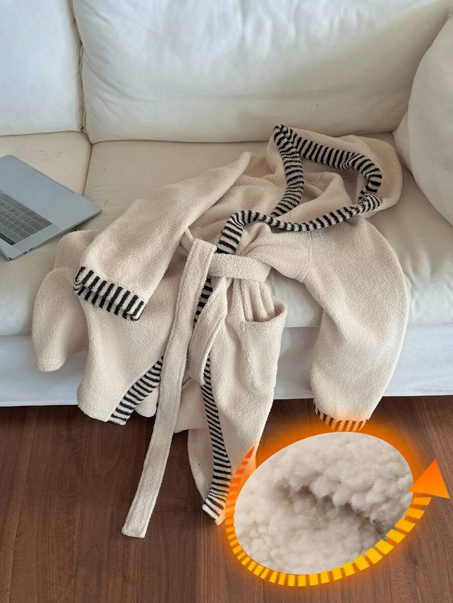 DAZY 女士条纹加厚连帽长袍，撞色滚边设计，简约风格，适合冬季居家穿着，秋季蓬松睡衣，舒适保暖。 - 杏色 - 查看 1