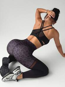 SHEIN Sports Slayoga 女款 2 件式豹紋運動服套裝，黑色夏季性感健身服，可調節肩帶運動內衣與高腰網眼緊身褲，透氣 - 彩色 - 查看 2