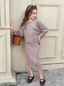 SHEIN 青少年女孩蝙蝠翼圆领 T 恤和中长铅笔裙 2 件套休闲套装，纹理针织面料，优雅适合秋冬季外出和日常穿着，返校