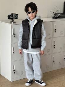 SHEIN Conjunto de 3 piezas para niños/preadolescentes: Abrigo sin mangas con parche de letra en cuello alto, Sudadera holgada con capucha de manga larga de unicolor, Pantalones con cordón de unicolor. Adecuado para ir y venir, escuela, uso diario casual, viajes, deportes, primavera/verano/otoño/invierno