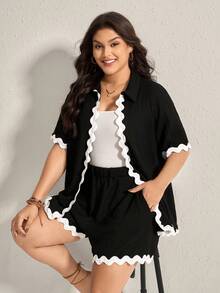 Comfylo Conjunto de camisa con bloqueo de color y patrón ondulado en negro y blanco, con cinturón decorativo tejido y pantalones cortos con cintura elástica, talla grande, para el verano - Blanco y Negro - Ver 7