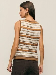 Nöista Agrega lindos toques retro a tu otoño con este top de punto a rayas. Perfecto para capas en días festivos o casual de vuelta a la escuela, sus detalles de recorte únicos y tonos terrosos lo convierten en una prenda básica elegante para los días frescos. - Marrón - Ver 2