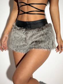 SHEIN ICON Y2k 女款冬季毛绒外出仿皮草低腰迷你短裤 - 彩色 - 查看 3