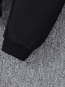 SHEIN Playful Pals 2件套婴儿/男童可爱图案黑色长袖圆领卫衣和裤子套装，适合秋冬季节，婴儿运动服套装，黑色运动套装，男童冬季服装，男童街头服饰套装，6个月-3岁男童运动服，男童街头服饰，男童服装，黑色运动服，男童秋季街头服饰