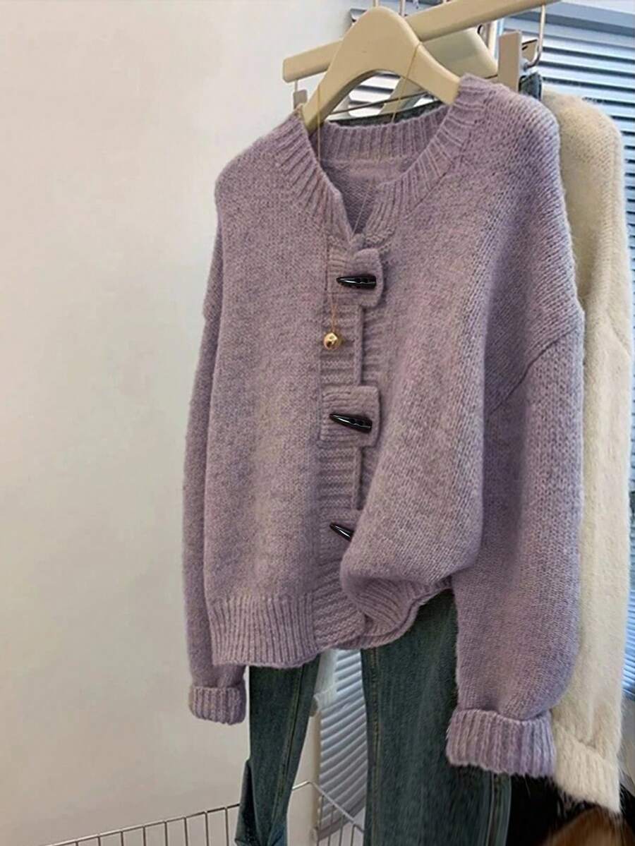 SHEIN Clasi 大码女士休闲度假时尚简约牛角扣设计紫色针织毛衣开衫适合秋冬穿着 - 紫色 - 查看 1