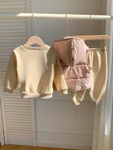 男婴加厚连帽保暖外套、套头卫衣和休闲裤冬季运动套装 - 杏色 - 查看 2