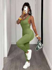 Slaydiva Macacão feminino de cor sólida, decote halter, sem costas, slim fit, sexy - Verde Azeitona - Ver 5