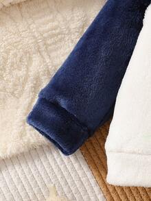 SHEIN 幼儿男童可爱熊图案长袖上衣和裤子套装，蓝白撞色，适合日常穿着，室内外均可，秋冬季 - 藍白色 - 查看 6