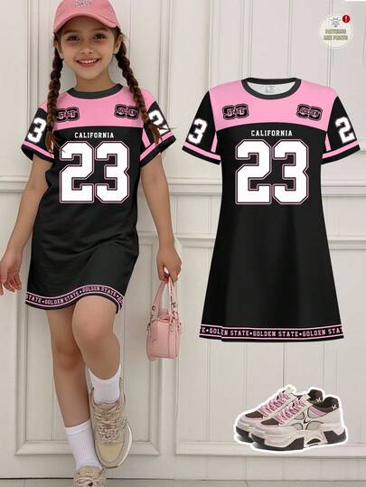 SHEIN Tween Girl 2-Tone 23 Graphic Kortärmad Midiklänning, Casual & Minimalistisk Svart & Rosa, Lämplig för Sommarens Cool Wear Kollektion, Flickors Chroma Select, Tillbaka till skolan Barn, Koreansk Stil, Enkel Atletisk, Outfit, Barngrafiska T-shirts, Athleisure, Sommaroutfits, Redo för Examen