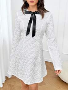 SHEIN LUNE 女士提花蝴蝶结装饰长袖 A 字中长连衣裙，优雅 - 白色 - 查看 3