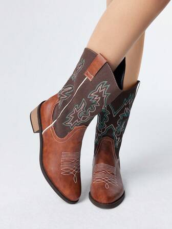 Fairycore بوت ركوب ذات كعب سميك وأنف مدبب ومطرزة على الساق، طراز أوروبي وأمريكي للنساء، موديل 2025