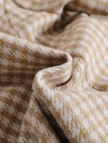 SHEIN 女婴西装领仿口袋A字连衣裙，搭配同款贝雷帽。经典翻领设计，搭配精致纯色纽扣和装饰性仿口袋，复古优雅。A字廓形适合各种体型的宝宝。无论是日常外出、公园玩耍还是休闲居家，都能完美驾驭，让您的小公主成为众人瞩目的焦点。 - 彩色 - 查看 3