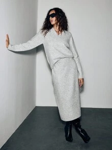 SHEIN X Jwoww Lumivelle Conjunto de 2 piezas de mujer con suéter de cuello en V de manga larga gris y falda larga