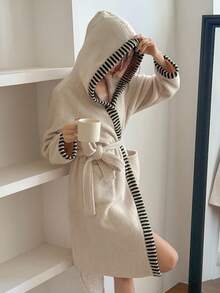 DAZY 女士条纹加厚连帽长袍，撞色滚边设计，简约风格，适合冬季居家穿着，秋季蓬松睡衣，舒适保暖。 - 杏色 - 查看 7