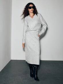 SHEIN X Jwoww Lumivelle Conjunto de 2 piezas de mujer con suéter de cuello en V de manga larga gris y falda larga