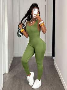 Slaydiva Macacão feminino de cor sólida, decote halter, sem costas, slim fit, sexy - Verde Azeitona - Ver 2
