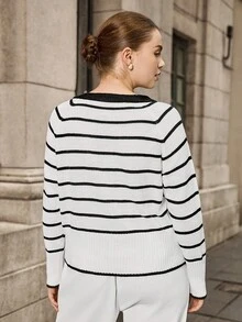 Calvaya Bộ sưu tập Kooky Elegance (Woe Is Me Vibes) (Wednesday Aesthetic) Áo khoác cardigan dáng rộng cổ chữ V kẻ sọc cỡ lớn dành cho nữ, phong cách thường ngày sang trọng, phù hợp cho mùa thu/đông, kỳ nghỉ, tiệc tùng - trắng - Xem 2