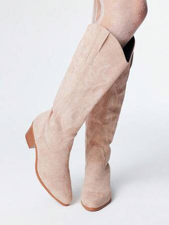 Kawaii Nuevas botas vaqueras de mujer de talla grande con bordados de estilo occidental para otoño/invierno 2025, botas altas con suela antideslizante para exteriores