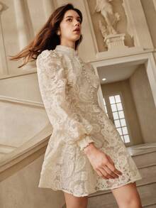 Savoree 女式秋季立领灯笼袖透视收腰花卉刺绣优雅连衣裙 - 杏色 - 查看 5