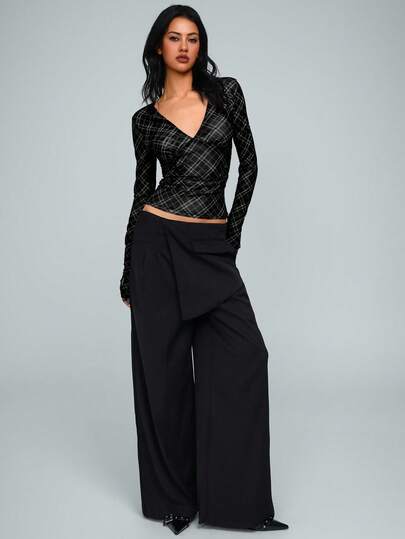 TRNVIE Women's Casual V-Neck Thumb Hole Tight Cropped Top With Graphic Print, Suitable For Spring And Autumn, Commuting And School