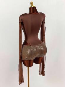 Amplova Bộ 2 món áo dài tay xếp ly màu trơn và quần short chắp vá sequin gợi cảm dành cho nữ - màu nâu - Xem 4