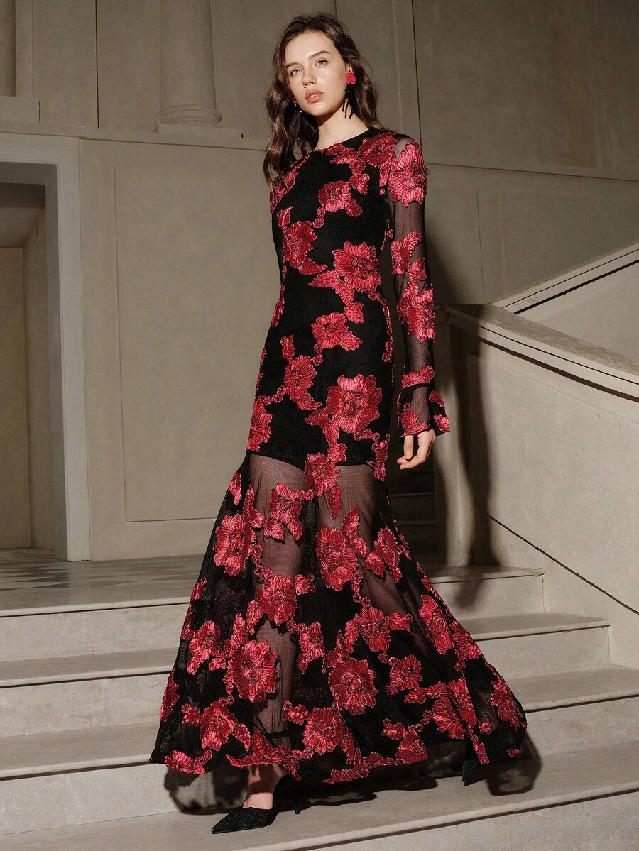 Savoree 白色优雅浪漫精致花卉刺绣露背鱼尾紧身连衣裙新年服装长款女装 - 查看 1