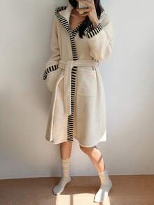 DAZY 女士条纹加厚连帽长袍，撞色滚边设计，简约风格，适合冬季居家穿着，秋季蓬松睡衣，舒适保暖。 - 杏色 - 查看 8