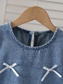 Young Girls' Cute Vintage Medium Wash Blue Denim Dress With White 3D Bow And Pleated Skirt, Comfortable Soft Fabric, Fashionable Daily Wear For Little Girls Fall Winter Girls Denim Dress - Medium Wash - View 4