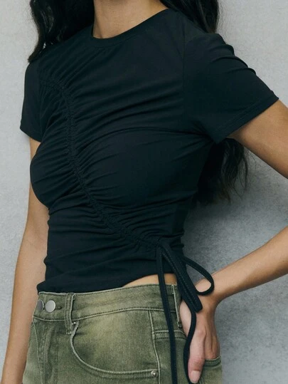 TypaGal Esta blusa negra fruncida es una opción elegante para el otoño para mujeres, blusas de trabajo y el otoño. La tela elástica la hace perfecta para sesiones de gimnasio, atuendo de oficina o para combinar con suéteres de invierno.
