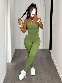 Slaydiva Macacão feminino de cor sólida, decote halter, sem costas, slim fit, sexy - Verde Azeitona - Ver 4