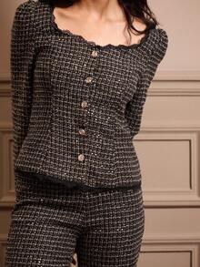 lacRébo 黑色金属光泽斜纹软呢修身大衣，配金色纽扣和蕾丝领口，适合办公室、商务休闲场合，展现秋冬季复古富贵气质。 - 黑色 - 查看 3