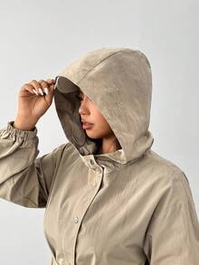 SHEIN EZwear 大码连帽防水长款风衣，秋冬 - 卡其色 - 查看 6