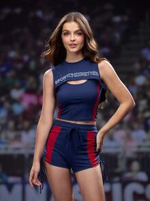 SHEIN Sports Conjunto deportivo de top sin mangas con estampado de letras y pantalones cortos con recortes para mujer, conjunto de animadoras para entrenamiento - Azul - Ver 3