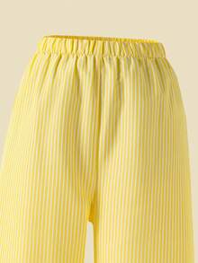 SHEIN Casuvi Kids 3 件青少年服装：黄色条纹衬衫、黑色印花上衣和宽松黄色条纹裤，休闲通勤装