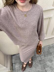 SHEIN 青少年女孩蝙蝠翼圆领 T 恤和中长铅笔裙 2 件套休闲套装，纹理针织面料，优雅适合秋冬季外出和日常穿着，返校