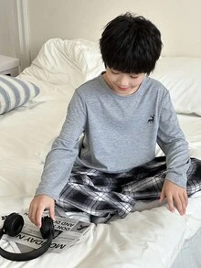 SHEIN 4 件套儿童/青少年男童简约图案印花圆领短袖纯色 T 恤和格子图案宽松休闲睡衣套装 - 彩色 - 查看 3