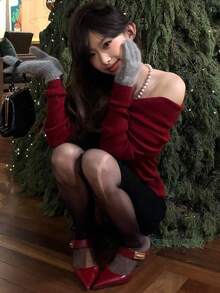 DAZY 柔软复古露肩设计修身毛衣，适合圣诞节和新年女士穿着 - 酒紅色 - 查看 3