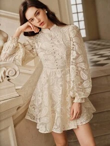 Savoree 女式秋季立领灯笼袖透视收腰花卉刺绣优雅连衣裙 - 杏色 - 查看 1