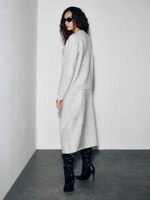 SHEIN X Jwoww Lumivelle Conjunto de 2 piezas de mujer con suéter de cuello en V de manga larga gris y falda larga