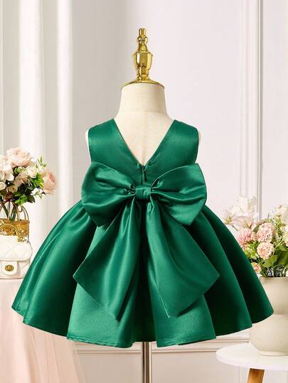 Vestido casual y sencillo de niña bebé con cuello redondo sin mangas, espalda con lazo tridimensional desmontable, en color verde sólido. Adecuado para fiestas de cumpleaños, fiestas de noche, actuaciones, bodas, bautizos, ceremonias de apertura. Apropiado para ropa de bebé niña, vestidos de niña bebé, vestidos a juego madre-hija, lazos para bebé, vestido diario para niña bebé, adecuado para la escuela, viajes, otoño e invierno.