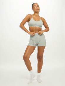 SUMWON WOMEN Pantalones cortos de punto acanalado de talle alto con detalle de cintura con marca para mujeres - Gris - Ver 3