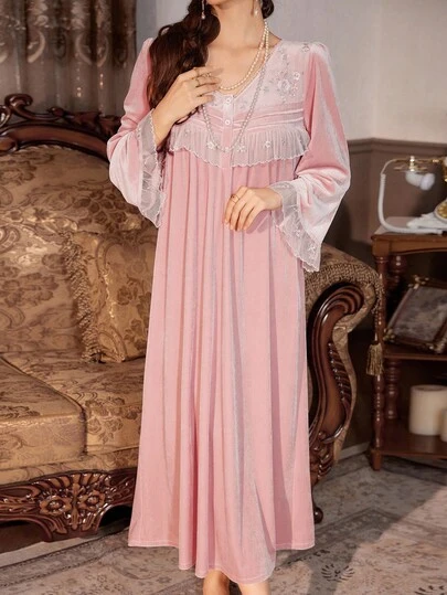 PalaceNights Palace Nights 女士复古宫廷花卉刺绣拼接V领半扣天鹅绒长款睡裙，秋冬款，适合秋季穿着，可作睡衣、睡袍、睡袍、长袖睡裙等。