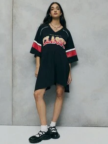 SHEIN Unity Questo abito in jersey rilassato combina vibrazioni sportive con scritte audaci per i vestiti autunnali da donna, gli outfit invernali e l'abbigliamento da lavoro. Perfetto per i capi autunnali, i costumi di Ognissanti e da indossare con cardigan o cappotti. - nero - Visualizzare 4
